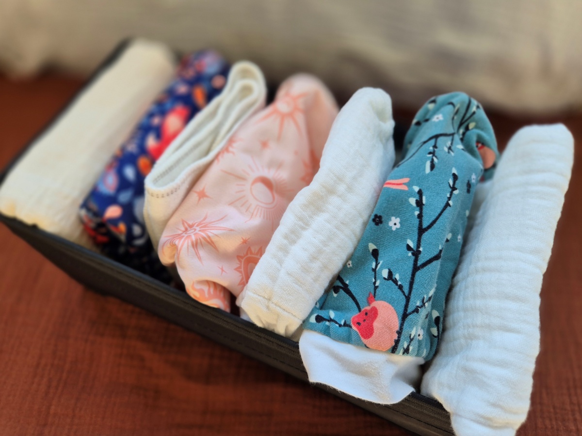 Wie viele Stoffwindeln braucht man und welches Zubehör ist wirklich sinnvoll?