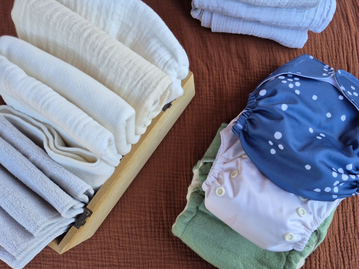 Dein Baby mit Stoffwindeln wickeln: Alles, was du für den Einstieg wissen musst.