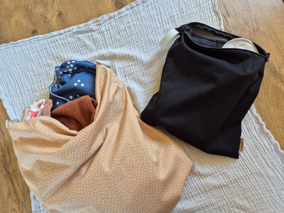 Nasstasche oder Wetbag für Periodenunterwäsche, Menstruationsunterwäsche, Stoffbinden oder Stoffwindeln.