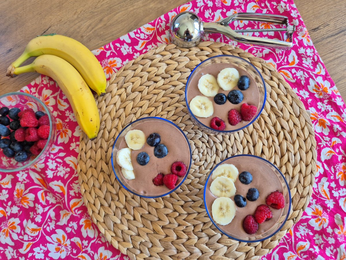 Nicecream Rezept: Schoko-Bananeneis ohne zugesetzten Zucker.